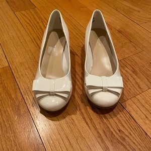 American Eagle White Wedges